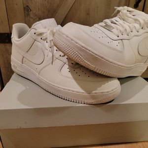 (SOLD) Nike 315122-111 Air Force 1 '07 Low Triple